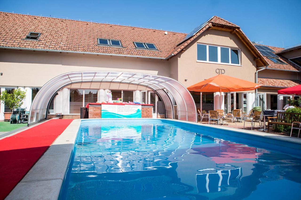 Pelso Panzio Acomodação com café da manhã Balatonmáriafürdő Exterior foto